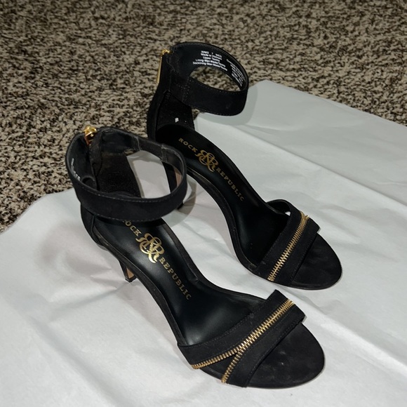 Rock & Republic US 7 black and gold heels with zipper details. Gently used. - Picture 6 of 15